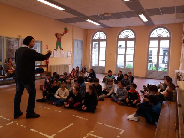 Matinée instructive sur les abeilles noires à l’école Jeanne d’Arc